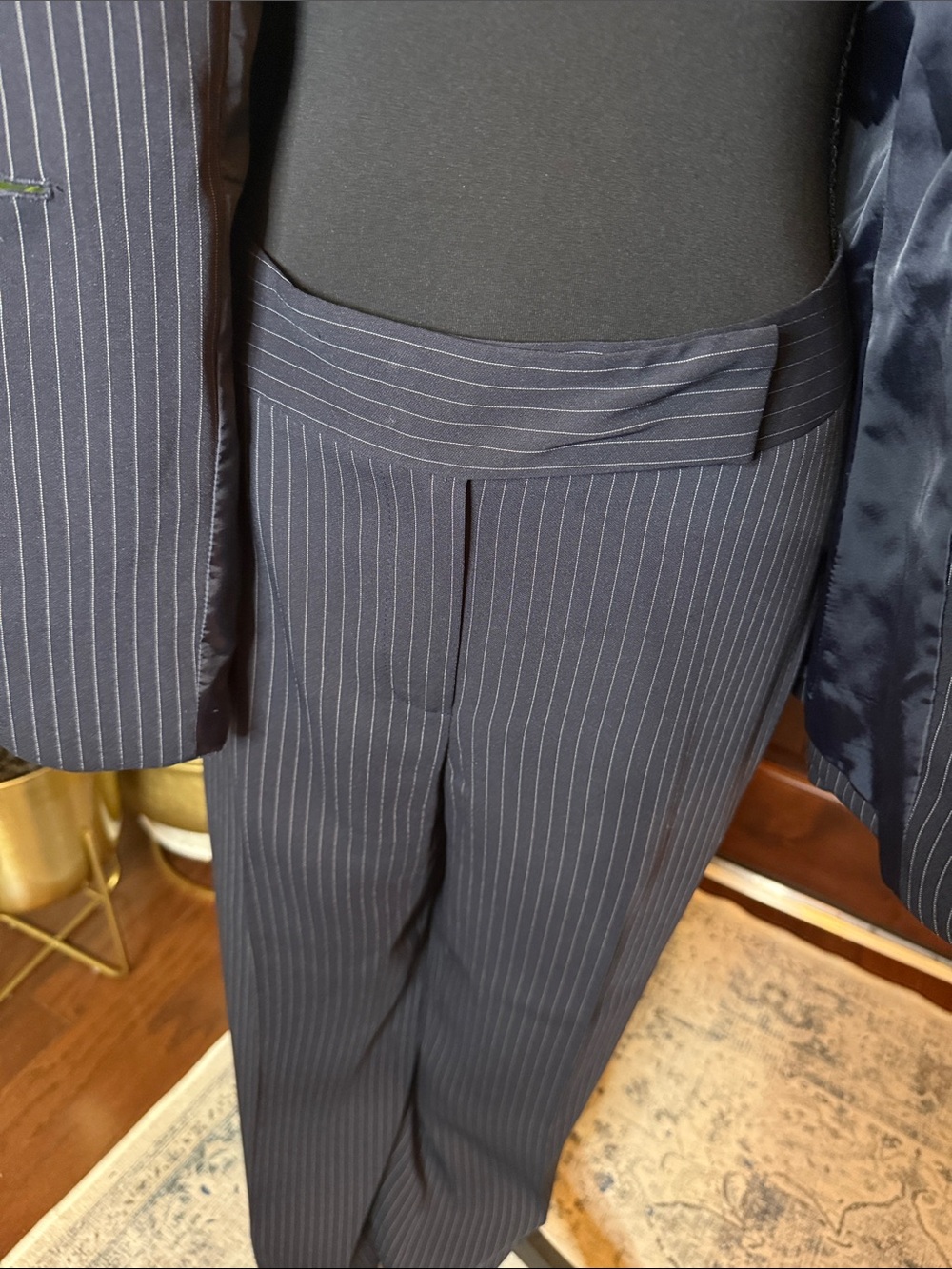 Tahari Navy Classic Corporate, Pinstriped pant suit size 4 - Picture 5 of 11